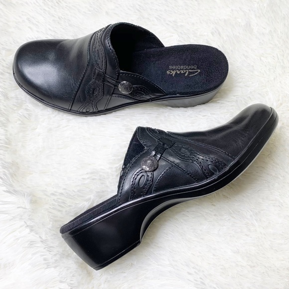 clarks black clogs